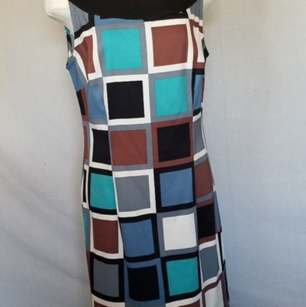 Color Block Sheath Dress - Picture 2 of 5